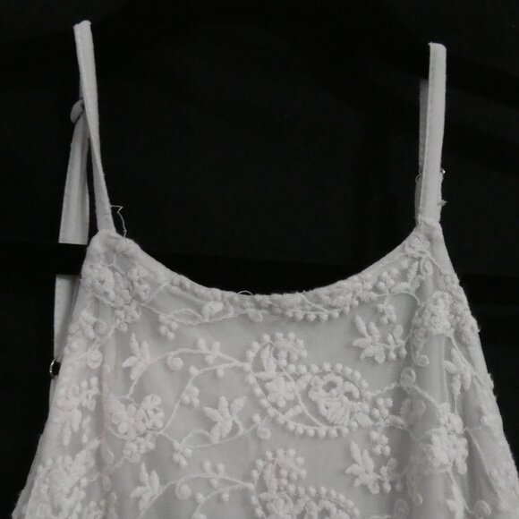 POL | medium | White Lined Floral Lace Adjustable Spaghetti Strap Dress - Picture 4 of 16